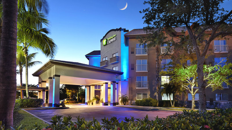 Holiday Inn Express & Suites Naples